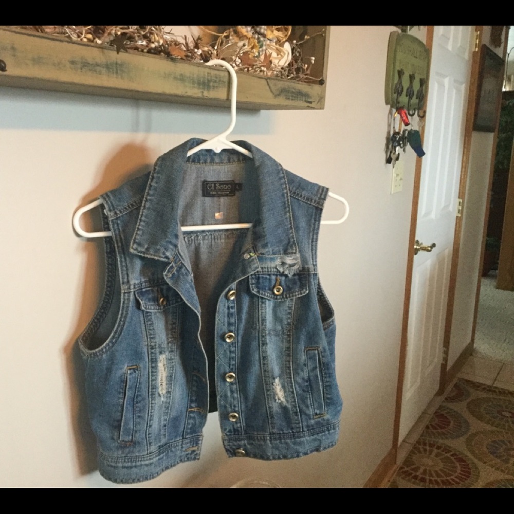 Sleeveless jean jacket size jr L